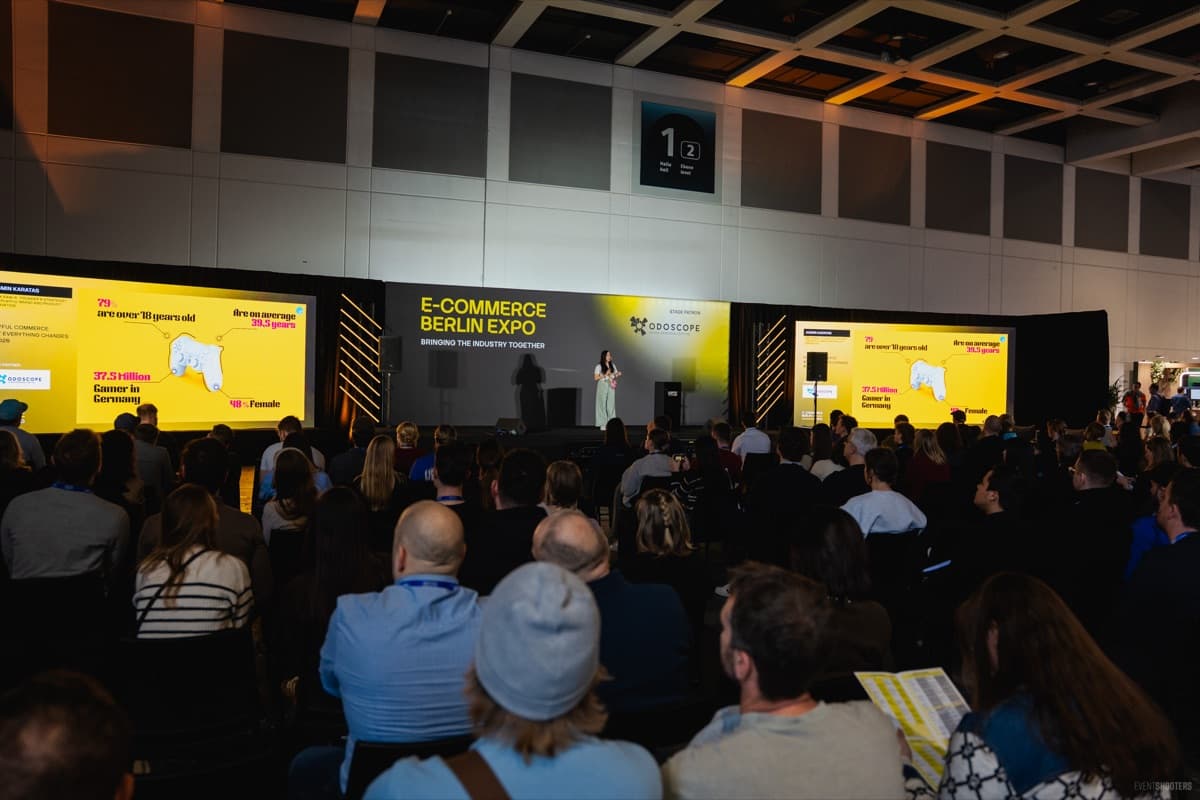 Jasmin on the main stage of E-Commerce Berlin Expo, in front of a full hall